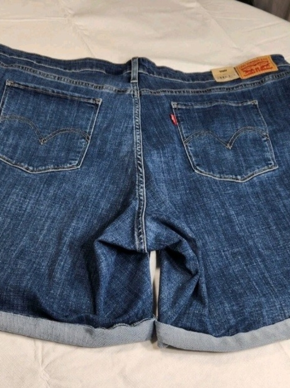 Levi's Shorts Womens plus Size 24W Mid Rise Distressed Cuffed Blue Denim NWT 03 - Picture 3 of 9